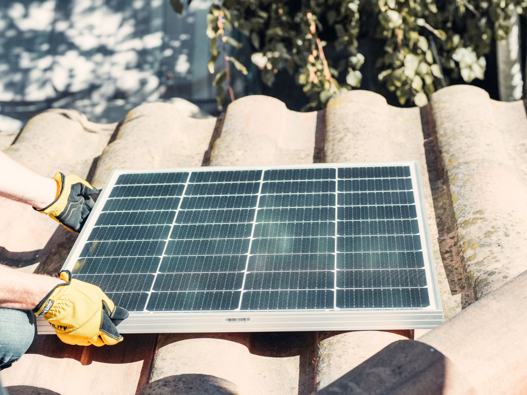 Installateur panneaux solaires équipe à Béziers